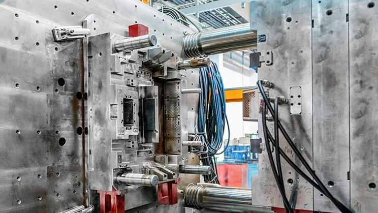 How many types of injection molding are there