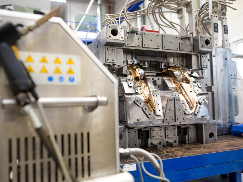 How many types of injection molding are there
