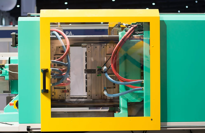 What are the main problems in the extrusion molding process
