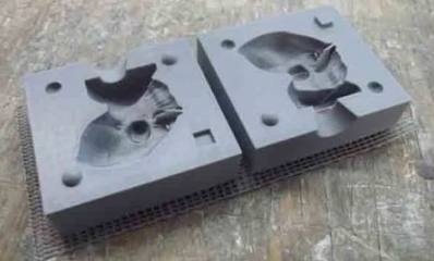 What is the difference between injection molding and FDM