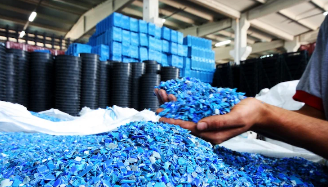 What are sustainable plastics used for injection molding